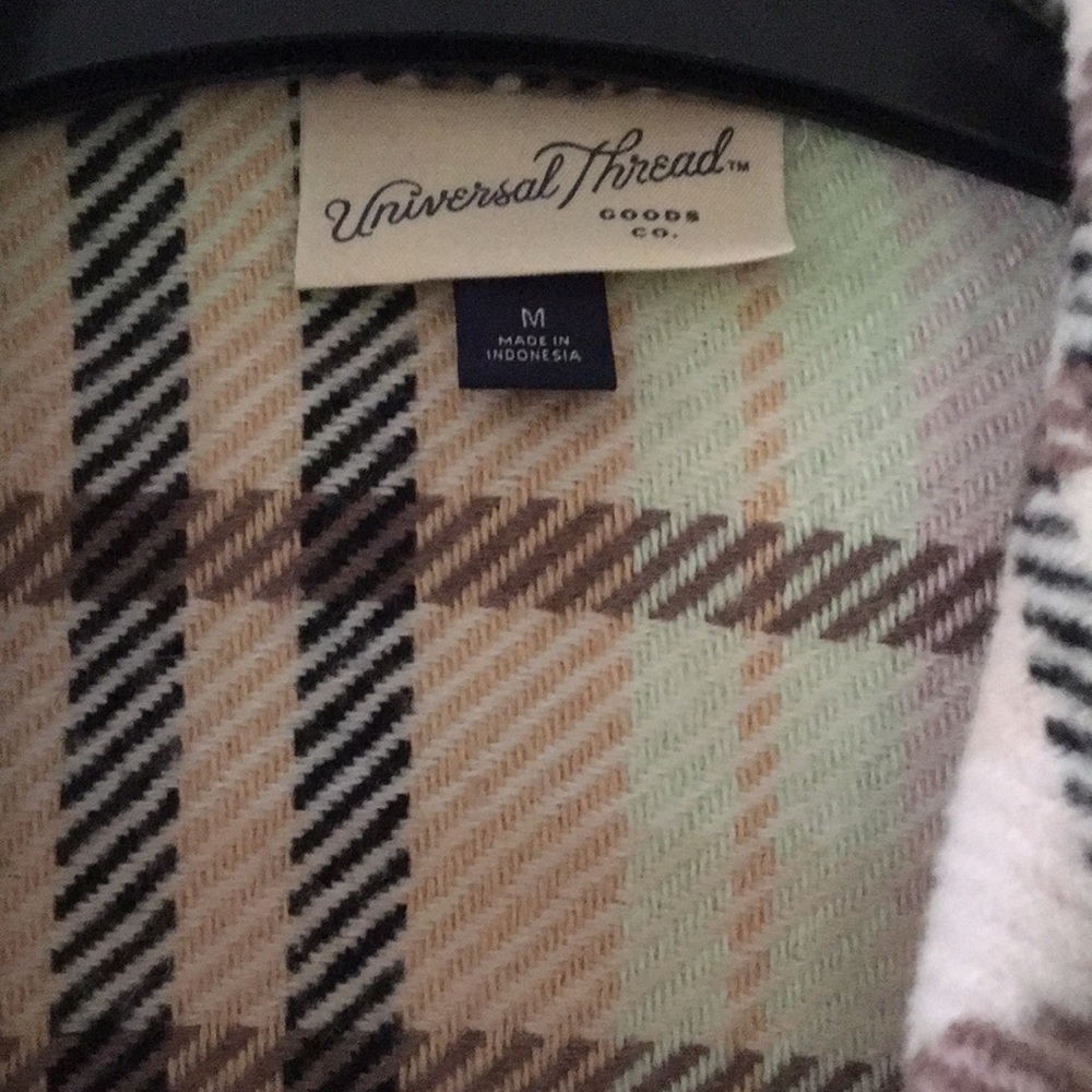 Universal Thread • Brushed Fleece Oversized Plaid Shacket Jacket with Pockets! - Picture 9 of 16